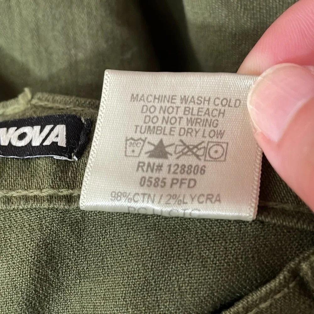 NWT. Fashion Nova Glistening Jeans in Olive Green. 11 - Picture 5 of 11